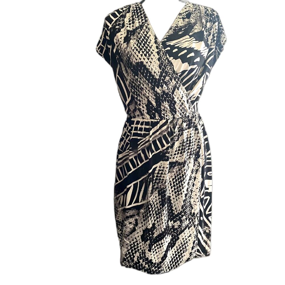 Chicos Faux Wrap Sheath‎ Dress Black White Abstract Snake Print Size 1 Medium